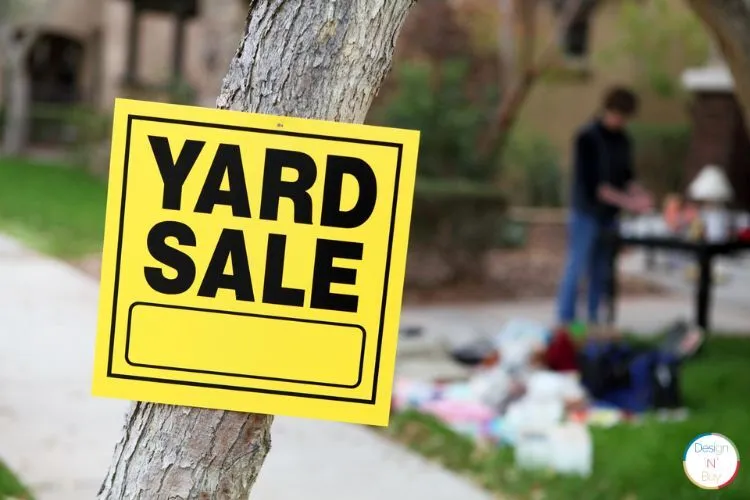 yard sale signs